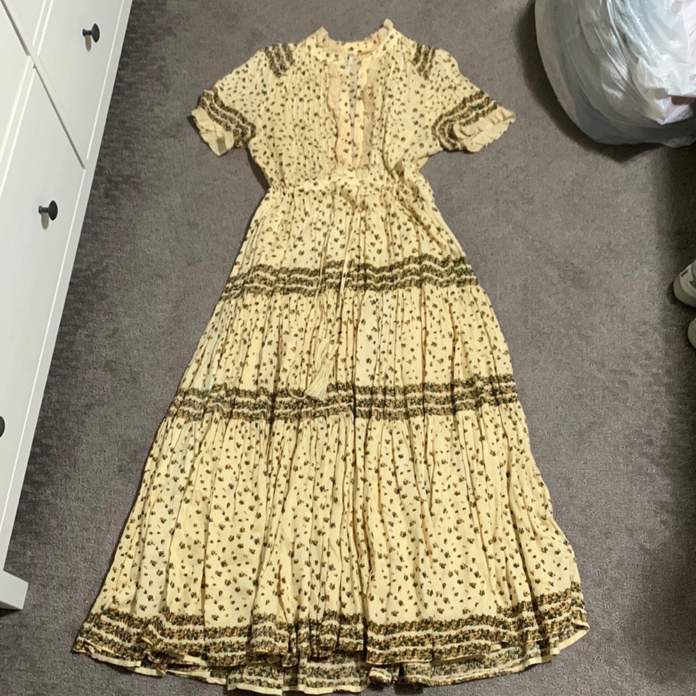 FREE PEOPLE MAXI DRESS!! Cute maxi pilgrim style dress with cinch tie waist